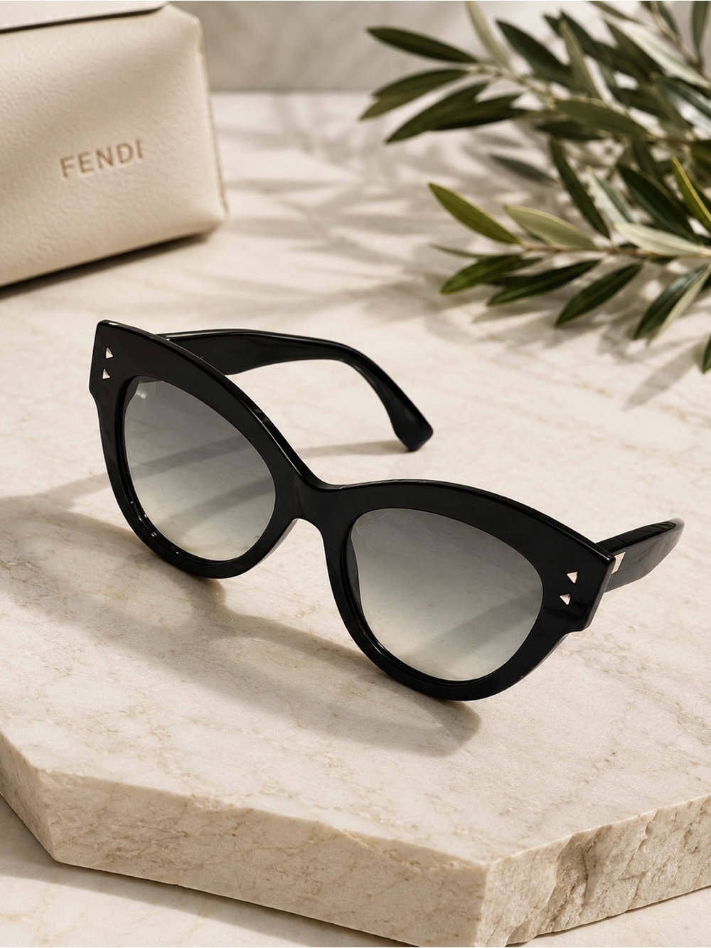 Authentic Fendi Black Women Sunglasses with lovely Style Like New
